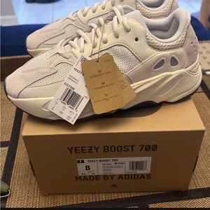 Yeezy Boost 700 Analog